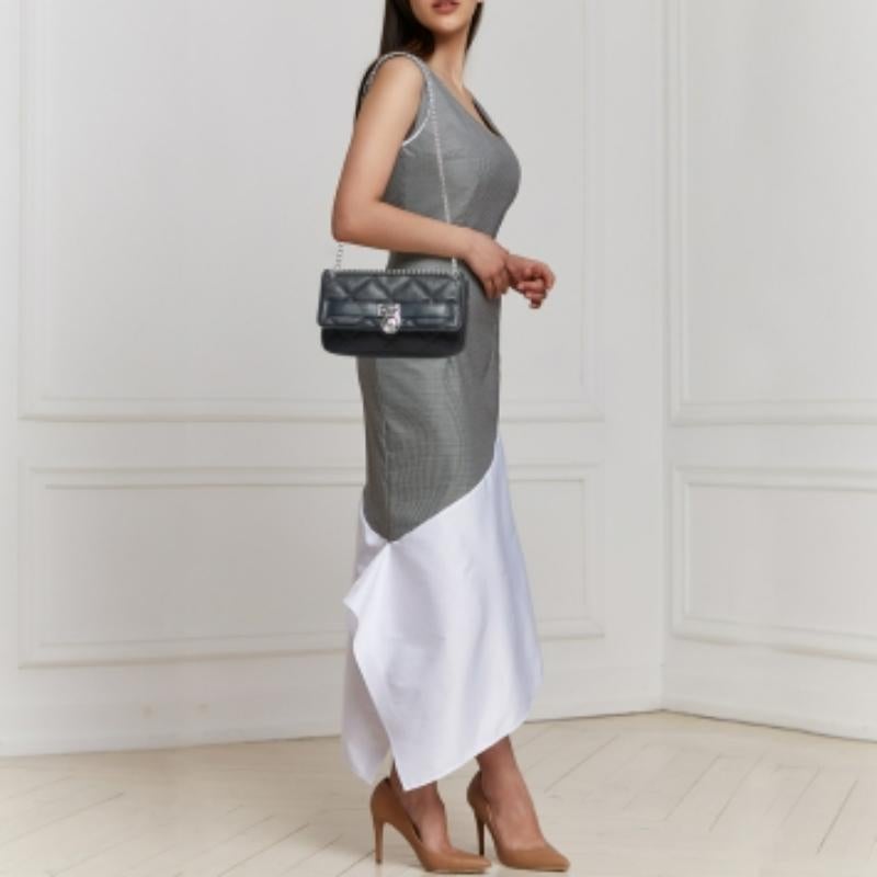 Michael Kors - Sac à bandoulière Hamilton en cuir matelassé bleu marine en vente 5