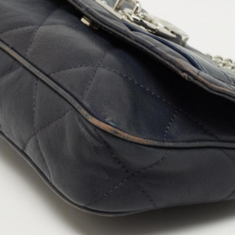 Michael Kors - Sac à bandoulière Hamilton en cuir matelassé bleu marine en vente 3
