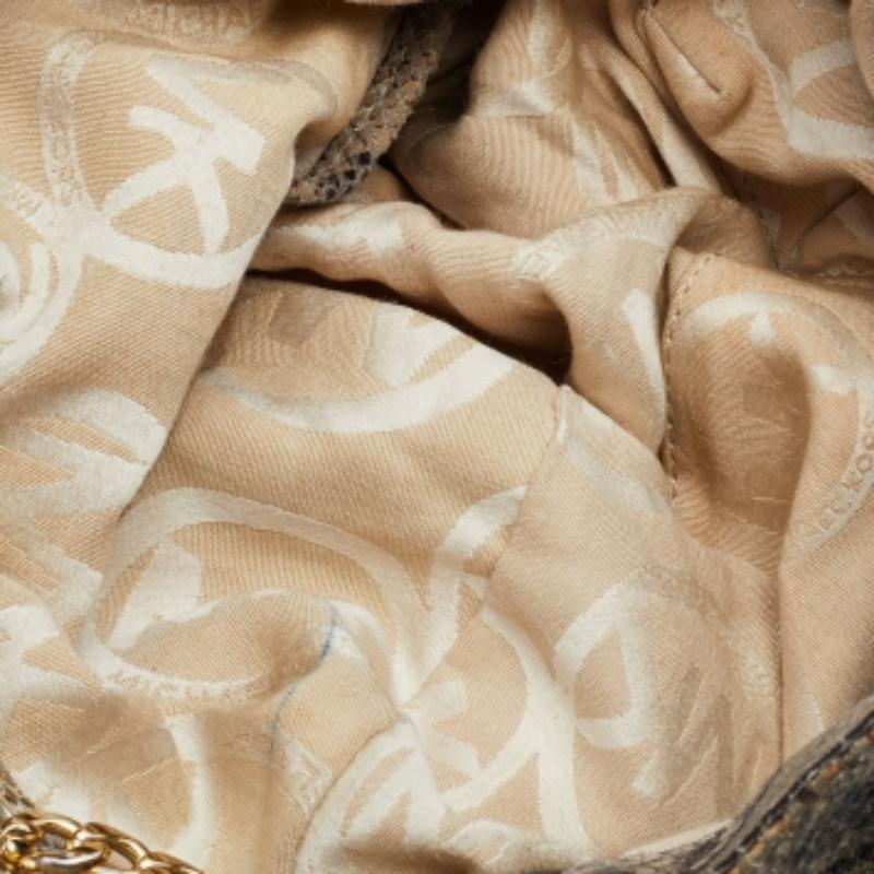 Michael Michael Kors - Borsa a tracolla Cynthia in pelle goffrata con pelle di serpente beige In condizioni discrete in vendita a Dubai, Al Qouz 2