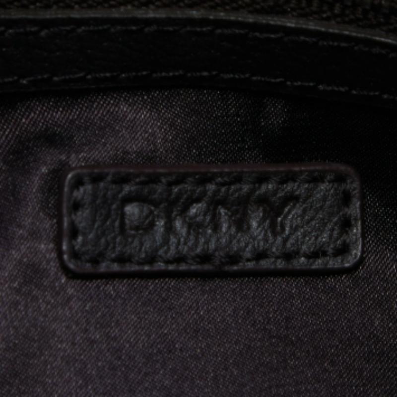 Marsupio Dkny marrone/beige firmato in tela e vernice in vendita 5
