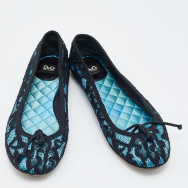 Bailarinas con lazo de raso y encaje negras/azules D&G talla 39 en Bastante bueno estado para la venta en Dubai, Al Qouz 2