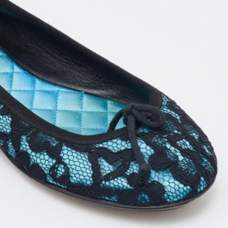 Bailarinas con lazo de raso y encaje negras/azules D&G talla 39 en venta 2