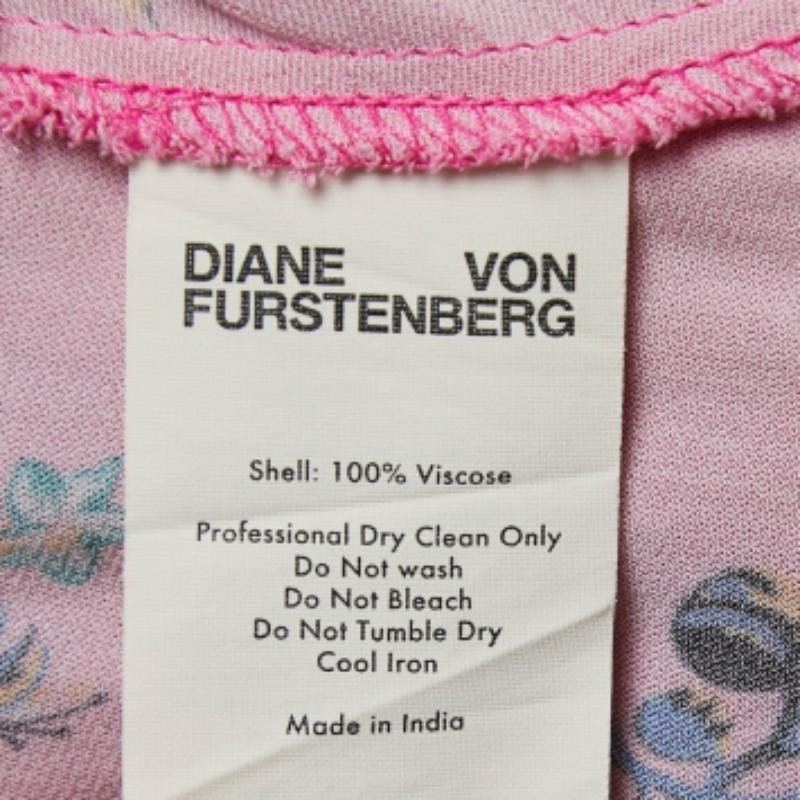 Cette mini robe Diane Von Furstenberg présente des détails élégants et une jolie silhouette. Il est fabriqué à partir des matériaux les plus nobles et ne manquera pas de vous apporter du confort.