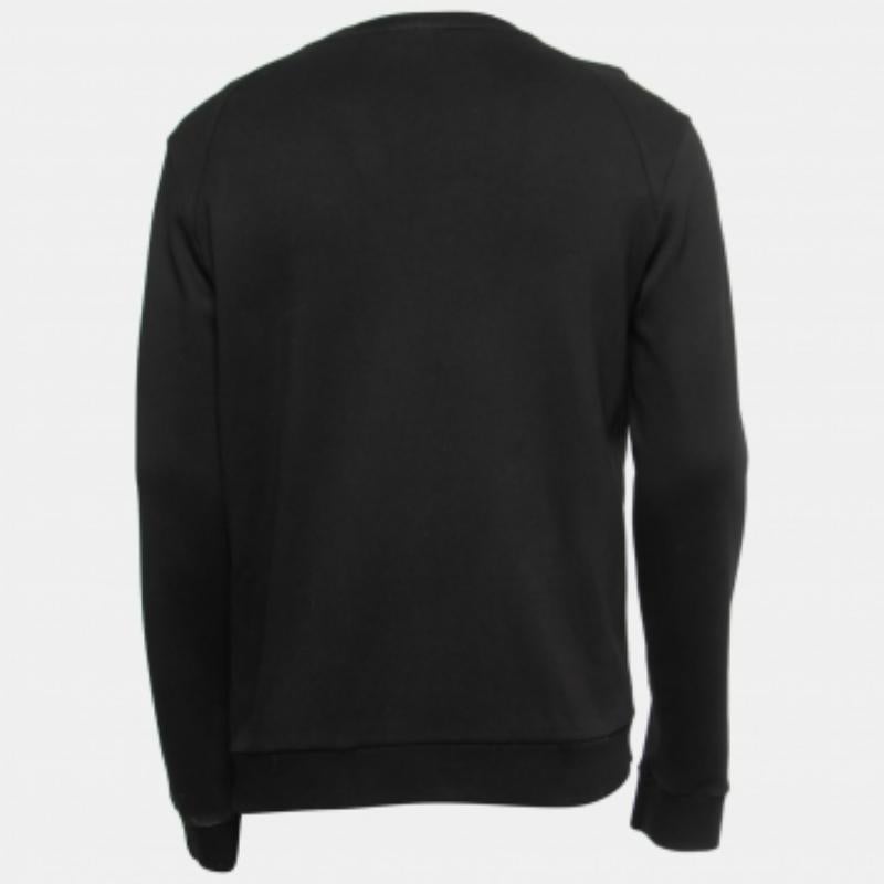 Tanto si desea salir en salidas informales con amigos como si simplemente quiere holgazanear, esta sudadera es una pieza versátil y puede estilizarse de muchas maneras. Se ha confeccionado con materiales de alta calidad, y la creación combinará bien