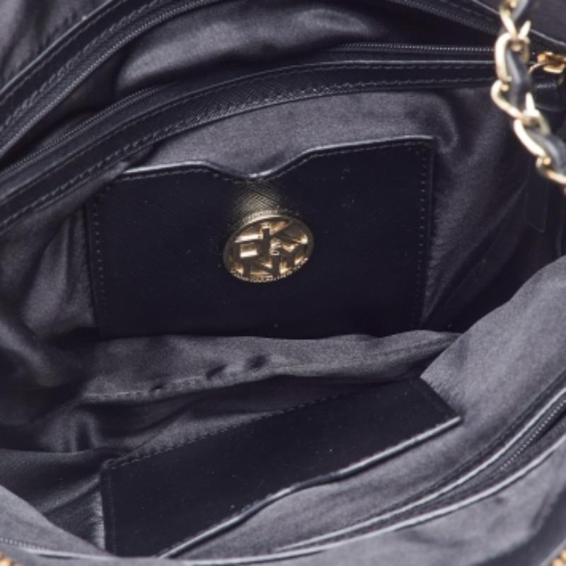 DKNY Borsa a tracolla con catena in tela e pelle marrone/nero Signature in vendita 4