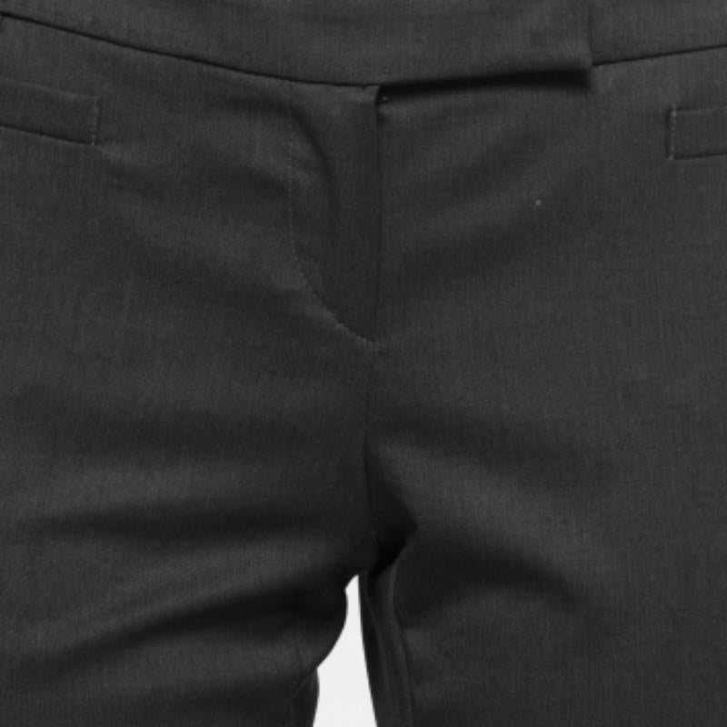 I pantaloni dal taglio impeccabile sono un punto fermo di un guardaroba ben curato. Questi pantaloni firmati sono finemente cuciti per darti il look desiderato e un comfort che dura tutto il giorno.