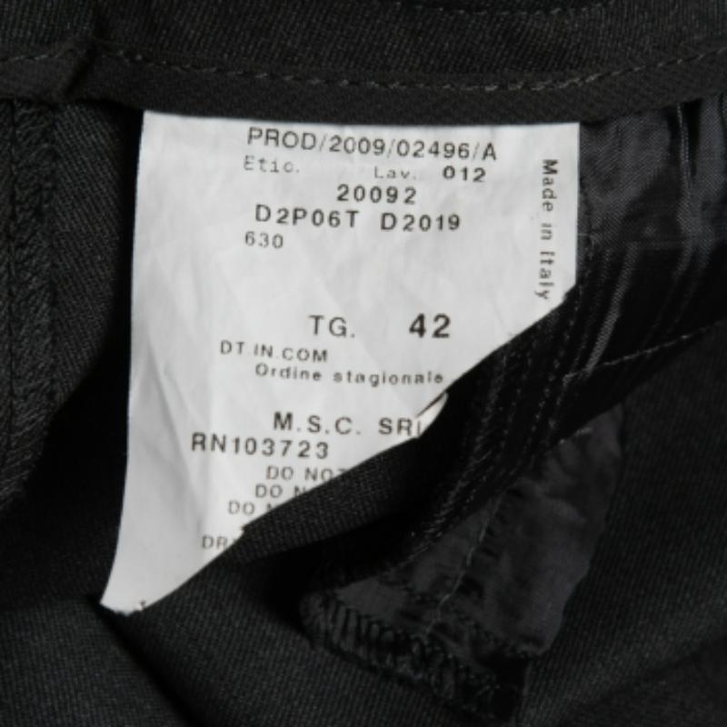 Emporio Armani Pantaloni sartoriali in lana grigio antracite M. I. In condizioni buone in vendita a Dubai, Al Qouz 2