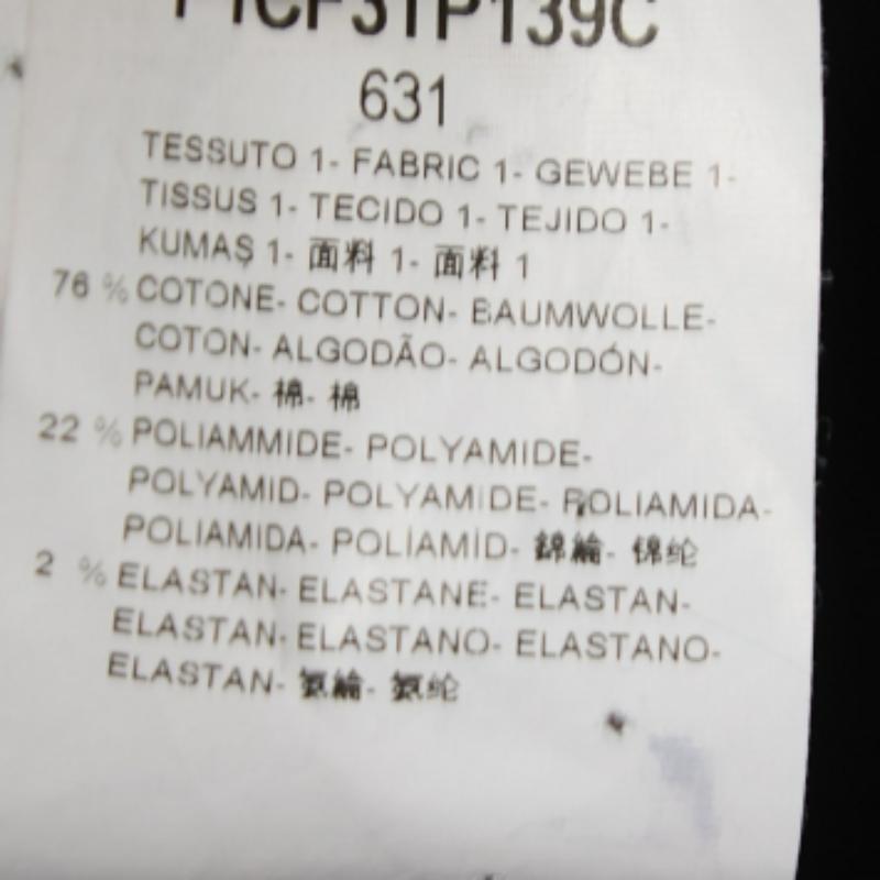 ¡Qué fabulosa queda esta camisa de diseño! Está confeccionado con materiales nobles y presenta una silueta entallada. Combínalo con pantalones y mocasines para conseguir un conjunto de lo más cool.