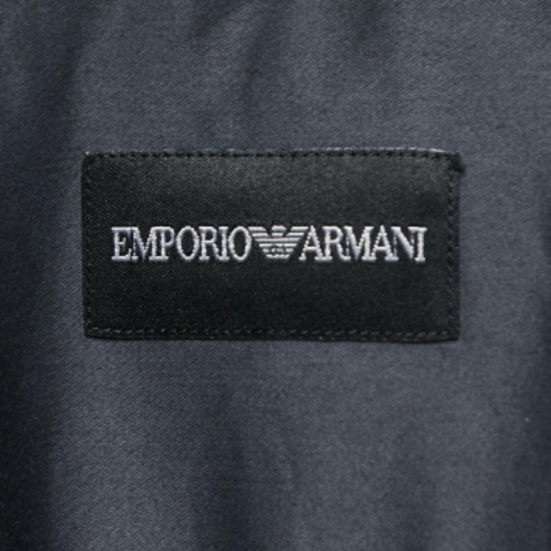 Emporio ARMANI Camisa gris de algodón con botones y manga larga S en Bueno estado para la venta en Dubai, Al Qouz 2