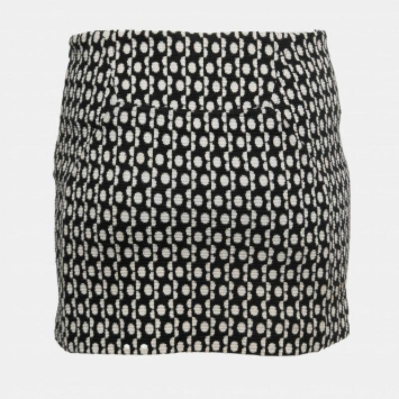 Date un capricho con esta preciosa falda de Diane von Furstenberg. La falda está hecha de una mezcla de lana y tiene un trabajo de jacquard. Para un OOTD cómodo, pruébalo con una camiseta o un top metidos por dentro y zapatillas.