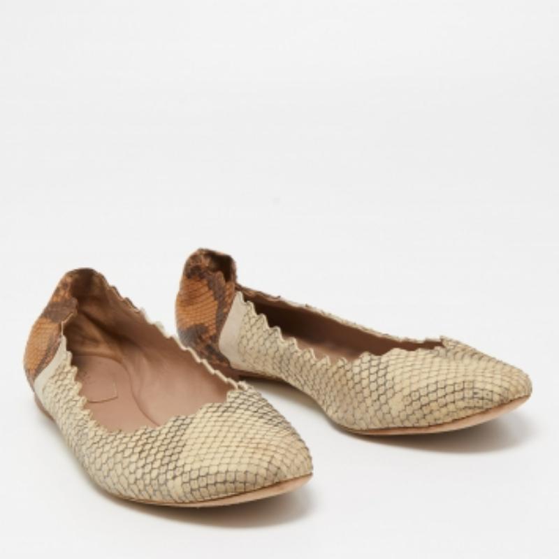 Ballerine Chloe crema/marrone con accenti smerlati taglia 38 In condizioni discrete in vendita a Dubai, Al Qouz 2