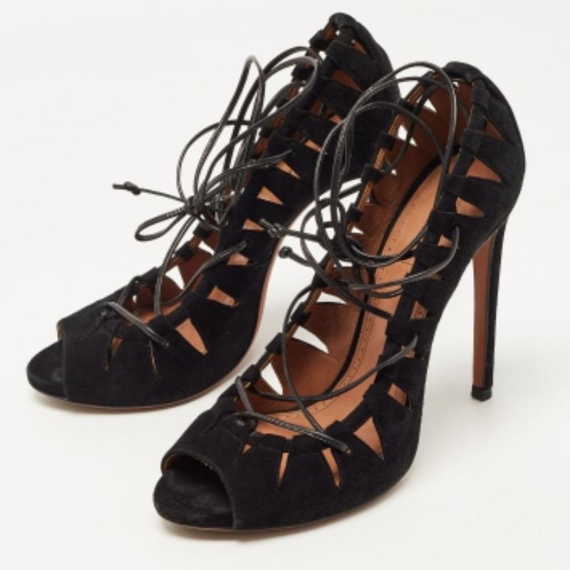 Alaia Black Suede Scallop Trim Open Toe Pumps Size 39.5 en Bueno estado para la venta en Dubai, Al Qouz 2