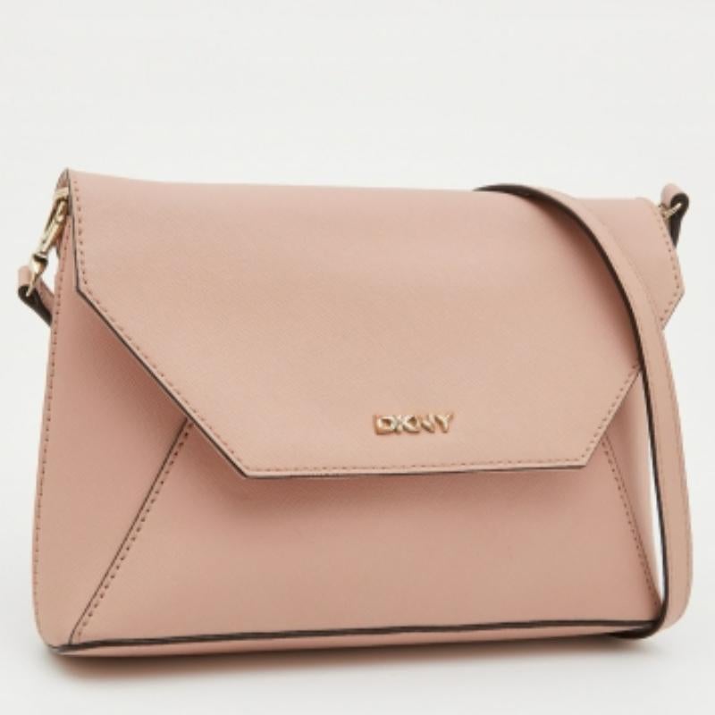 DKNY Borsa a tracolla con patta in pelle rosa in vendita