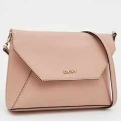 DKNY Borsa a tracolla con patta in pelle rosa