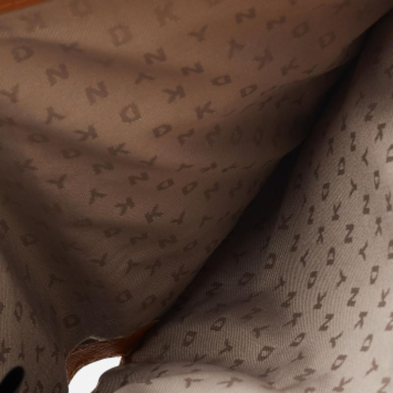 Arancia Borsa a tracolla con doppia zip in pelle senape di Dkny in vendita