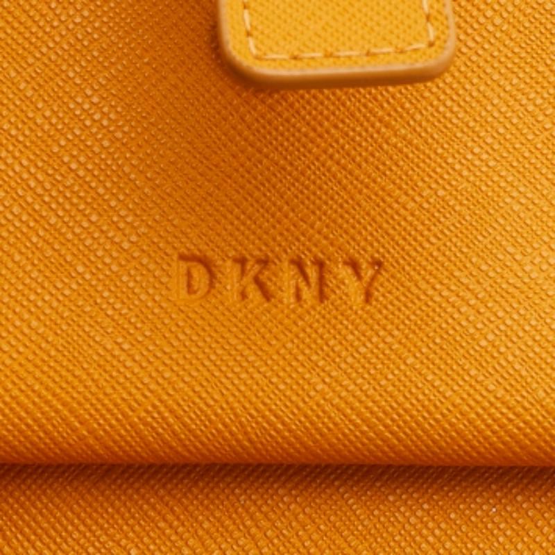 Borsa a tracolla con doppia zip in pelle senape di Dkny in vendita 5