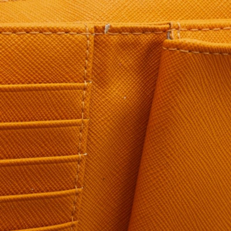 Borsa a tracolla con doppia zip in pelle senape di Dkny in vendita 4