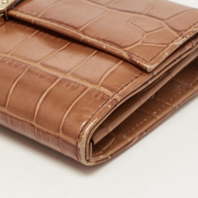 Aspinal of London Portafoglio continentale Mayfair in pelle marrone goffrata a coccodrillo in vendita 2