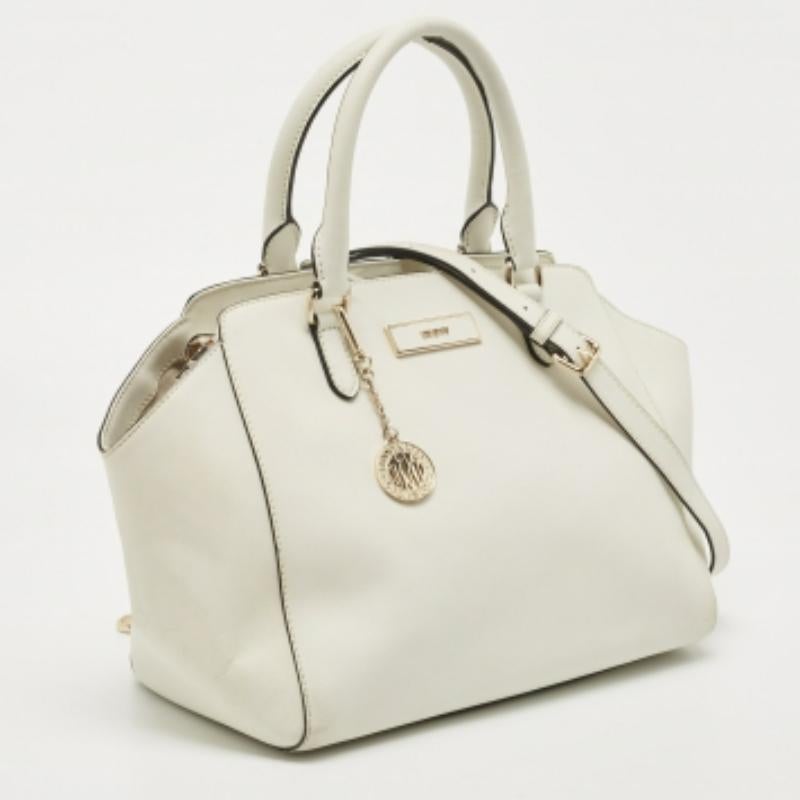 DKNY Weißes Saffiano-Leder Bryant Park Tote im Zustand „Relativ gut“ im Angebot in Dubai, Al Qouz 2