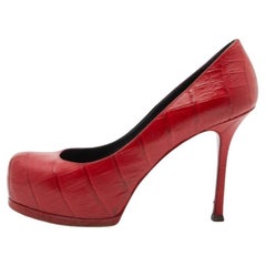 Saint Laurent Bombas de plataforma Tribtoo de piel de cocodrilo roja talla 37