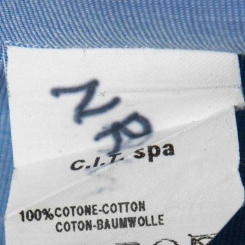 Les chemises sont un élément indispensable de la garde-robe, c'est pourquoi cette marque vous propose une création à la fois polyvalente et élégante. Il a été confectionné à partir de matériaux de qualité dans une teinte polyvalente. La chemise est