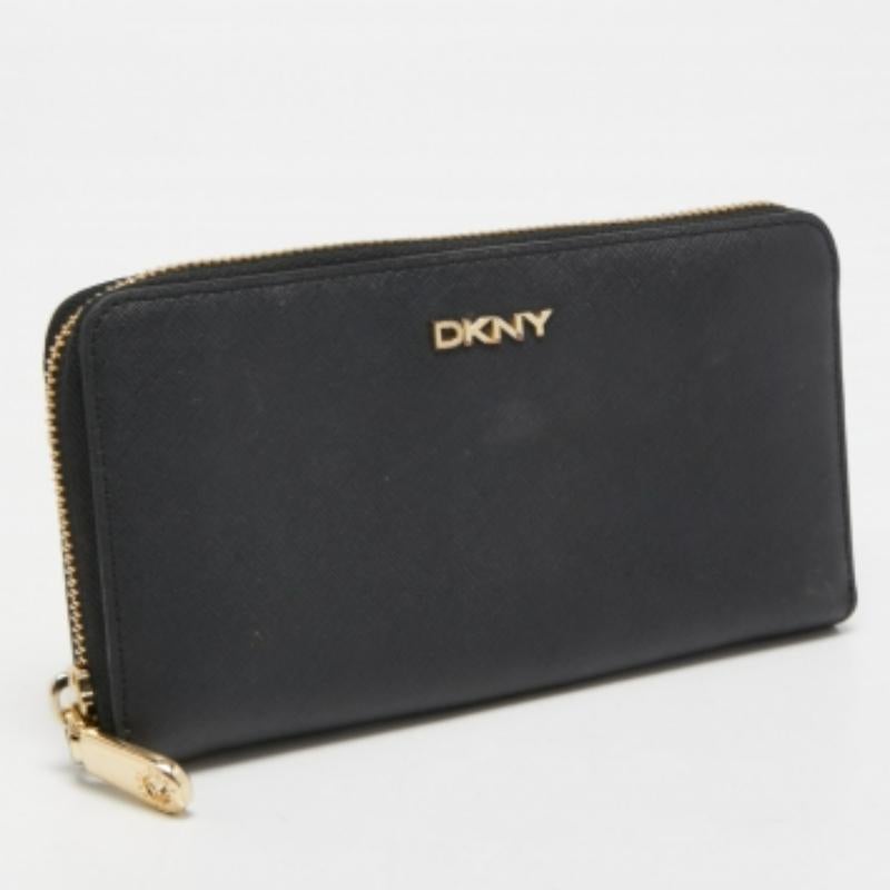 Nero DKNY Portafoglio Bryant Park Zip Around in pelle nera in vendita