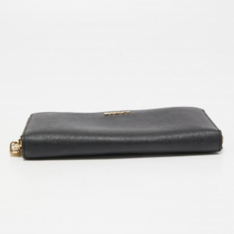 DKNY Portafoglio Bryant Park Zip Around in pelle nera in vendita 3