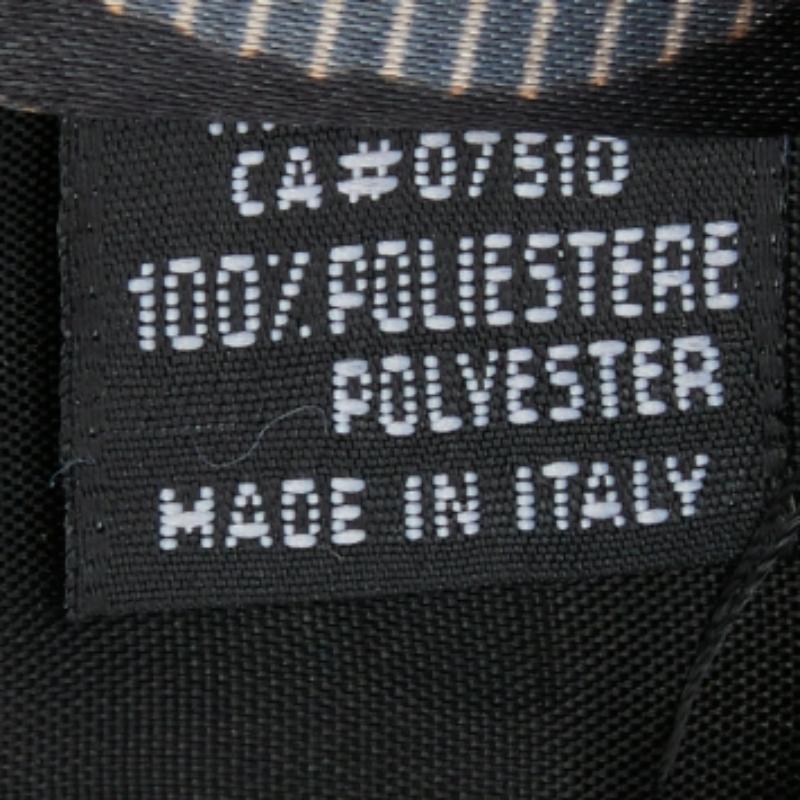 Emporio Armani Cravatta in raso stampato nero In condizioni ottime in vendita a Dubai, Al Qouz 2