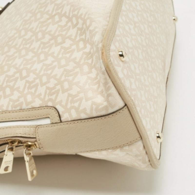 DKNY Crema/Beige, la borsa firmata in tela e pelle con cupola in vendita 3