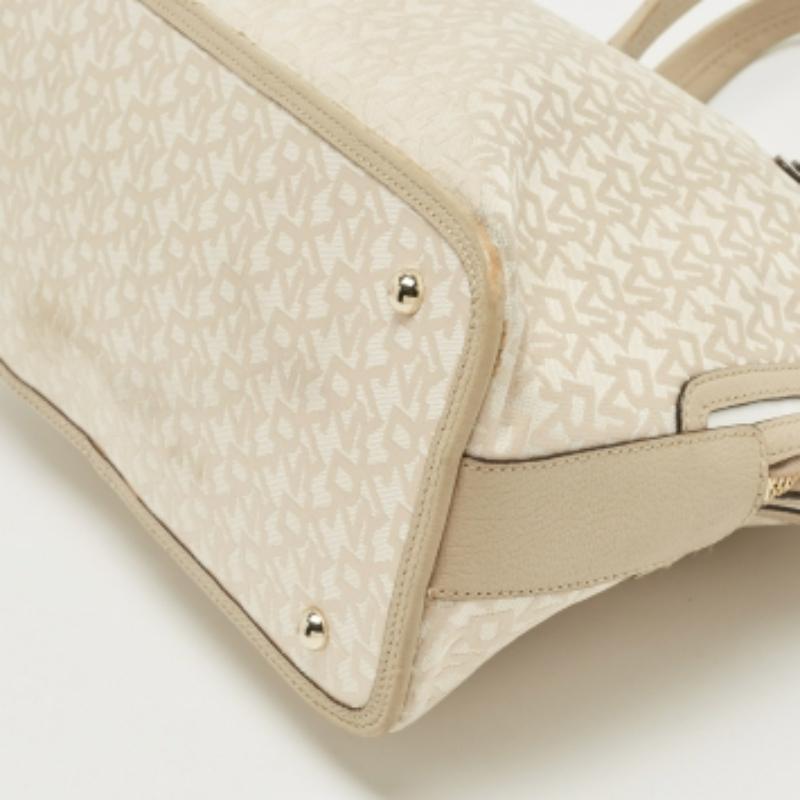 DKNY Crema/Beige, la borsa firmata in tela e pelle con cupola in vendita 4