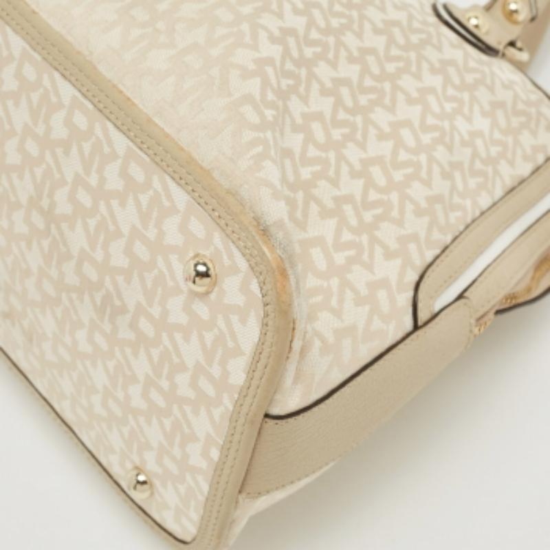 DKNY Crema/Beige, la borsa firmata in tela e pelle con cupola in vendita 5