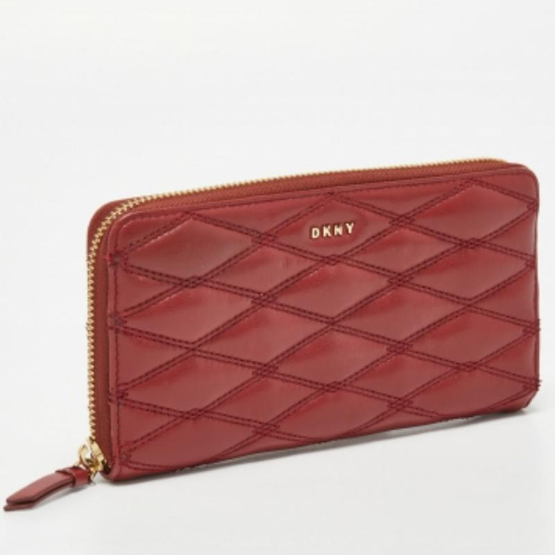 Donna Portafoglio compatto con zip in pelle trapuntata rossa DKNY in vendita