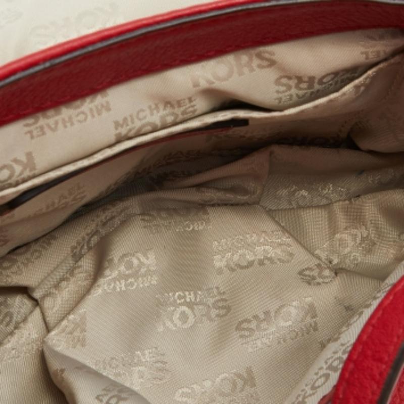 Michael Kors - Borsa a tracolla con patta in pelle rossa in vendita 3