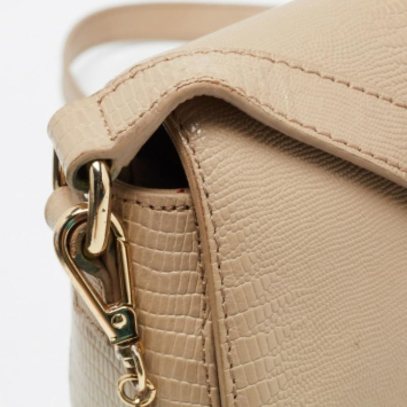 Donna DKNY Borsa a tracolla in pelle beige con logo impresso a lucertola in vendita