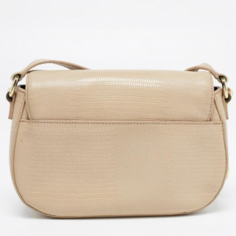 DKNY Borsa a tracolla in pelle beige con logo impresso a lucertola in vendita 2