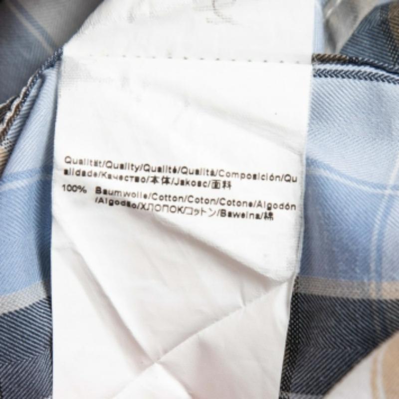 Questa camicia firmata è davvero favolosa! È realizzato con materiali pregiati e presenta una silhouette aderente. Abbinalo a pantaloni e mocassini per un ensemble di tendenza.