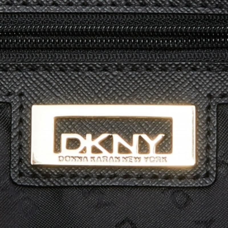Dkny Borsa a tracolla con doppia zip in pelle saffiano nera in vendita 2
