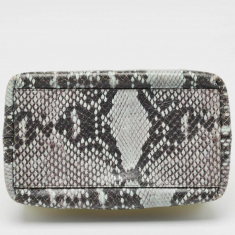 Furla Borsa Candy in gomma e pitone blu chiaro In condizioni buone in vendita a Dubai, Al Qouz 2