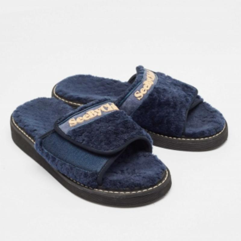 See By Chloe Scivoli piatti in pelliccia blu navy taglia 41 In condizioni buone in vendita a Dubai, Al Qouz 2