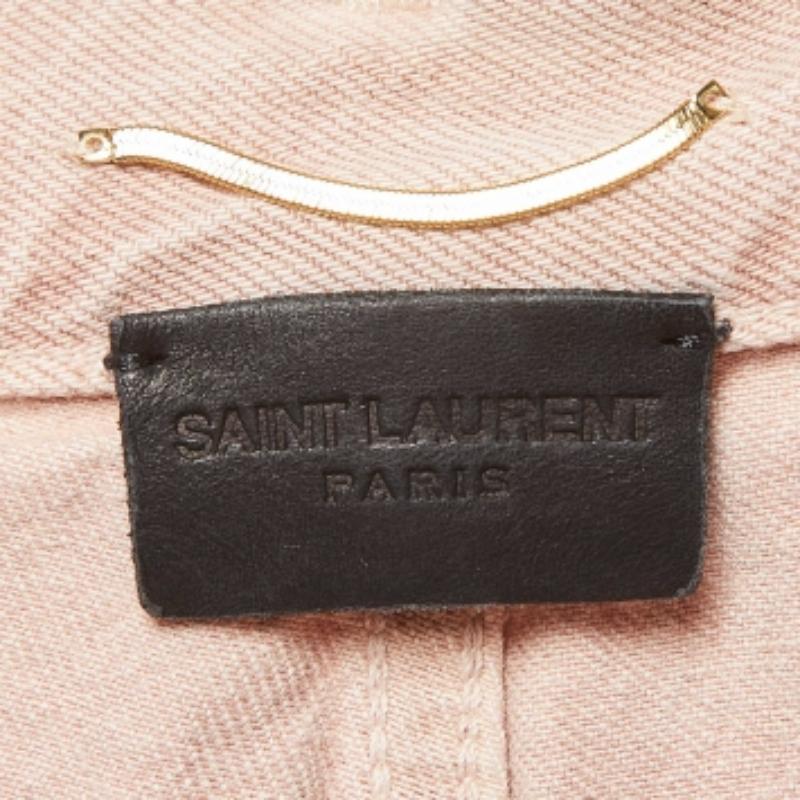 Le giornate rilassate richiedono un paio di pantaloncini come questo. Cuciti con tessuti di alta qualità, questi pantaloncini firmati sono caratterizzati da dettagli classici e da una lunghezza straordinaria. Indossali con le magliette.