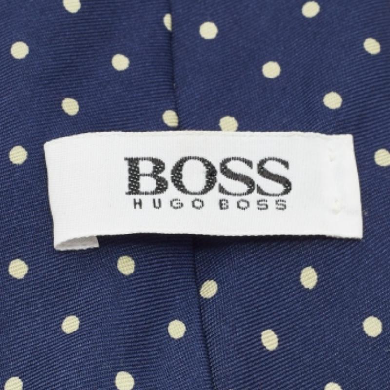 Cravatta Boss By Hugo Boss Vintage in seta blu navy a Dot Dot Dot In condizioni ottime in vendita a Dubai, Al Qouz 2