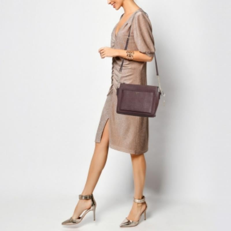 DKNY Borsa a tracolla Ava in pelle saffiano bordeaux mattone in vendita 1