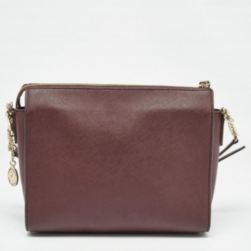 Donna DKNY Borsa a tracolla Ava in pelle saffiano bordeaux mattone in vendita