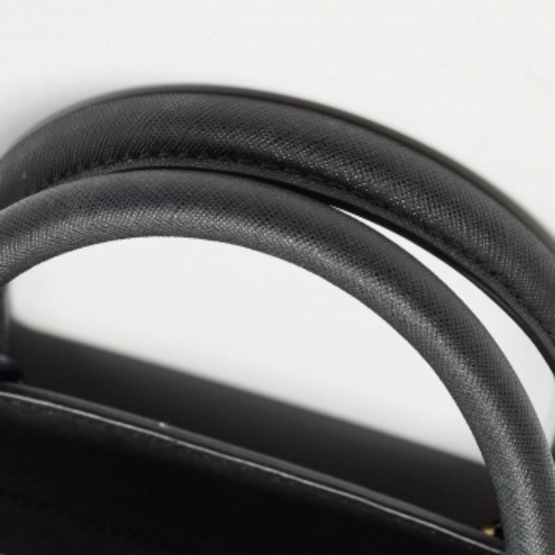 Michael Kors - Borsa Selma grande in pelle saffiano nera in vendita 3