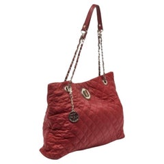 DKNY Tote rossa trapuntata in nylon e pelle con logo a catena