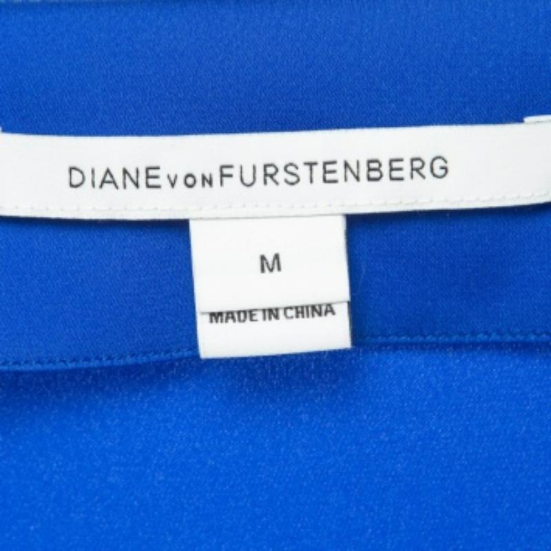 Diane Von Furstenberg - Vestito a turni in raso elasticizzato blu M. In condizioni buone in vendita a Dubai, Al Qouz 2
