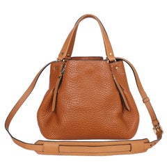 Petit sac à poignée supérieure Burberry en cuir de veau grainé, motif « House Check », modèle Maidstone, couleur marron selle