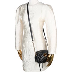 Gucci Matelassé-Mini-GG-Marmont-Umhängetasche aus Kalbsleder mit Kette in Schwarz