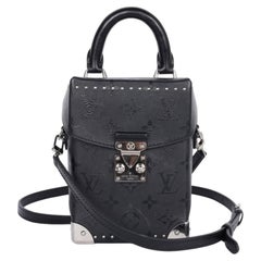 Louis Vuitton „Camera Box“ Umhängetasche in Schwarz