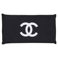 Cojín de mano Chanel «21st Century Black White», 14 x 1,5 x 7,5 pulgadas